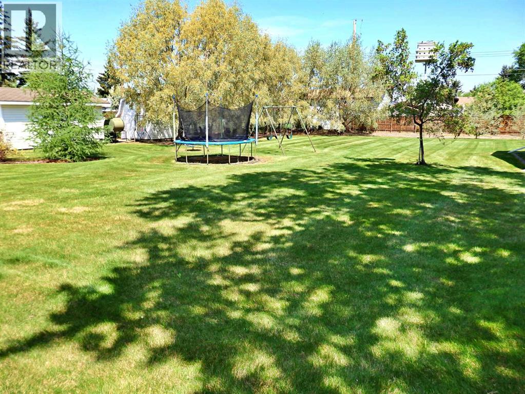5922 52 Avenue - 47