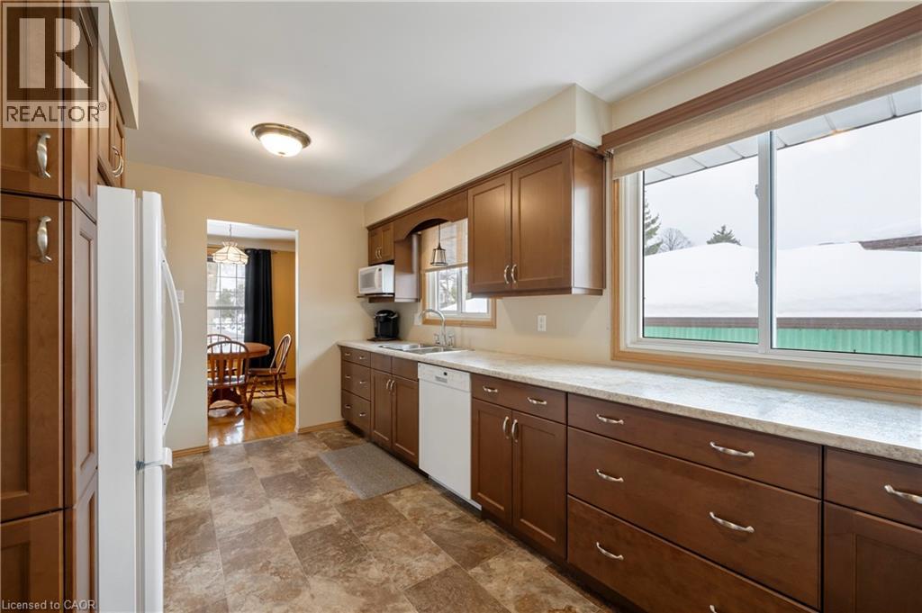 401 MOHAWK Road W - 14