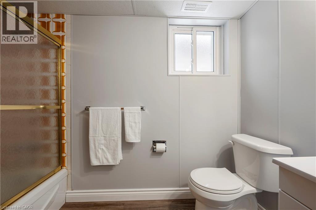 401 MOHAWK Road W - Image 32