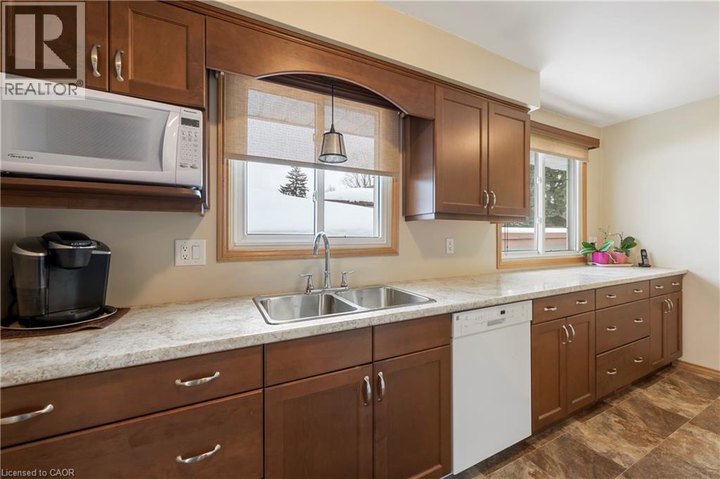401 MOHAWK Road W - 15