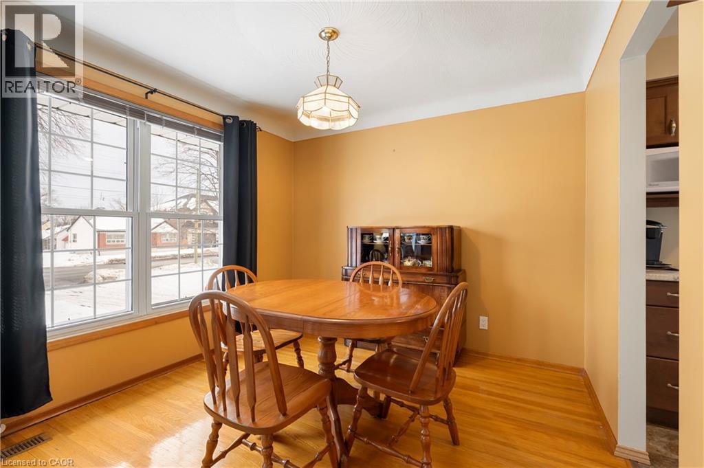 401 MOHAWK Road W - 11