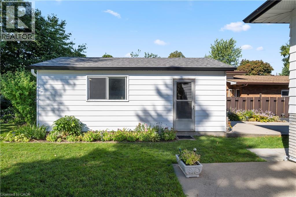 401 MOHAWK Road W - Image 39