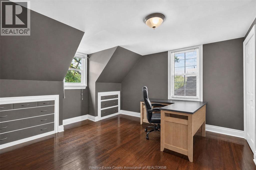 848 EDWARD AVENUE - 23