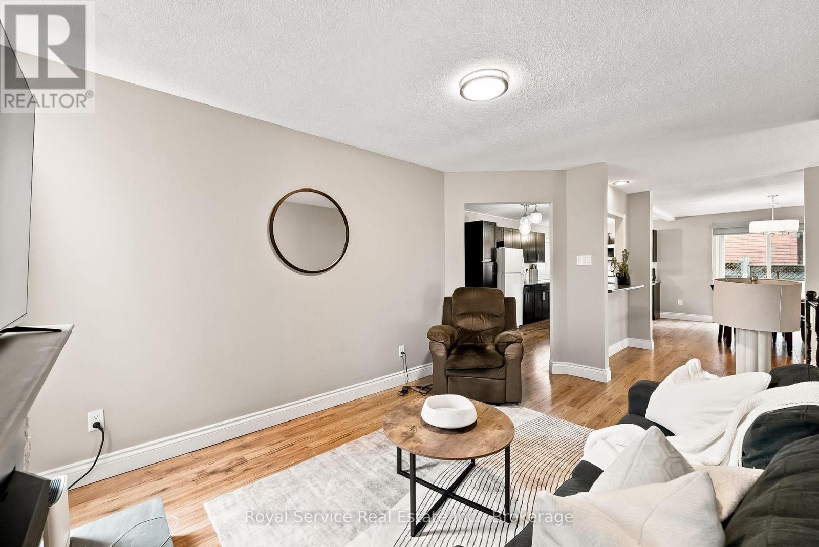 640 HILLCROFT STREET - 13