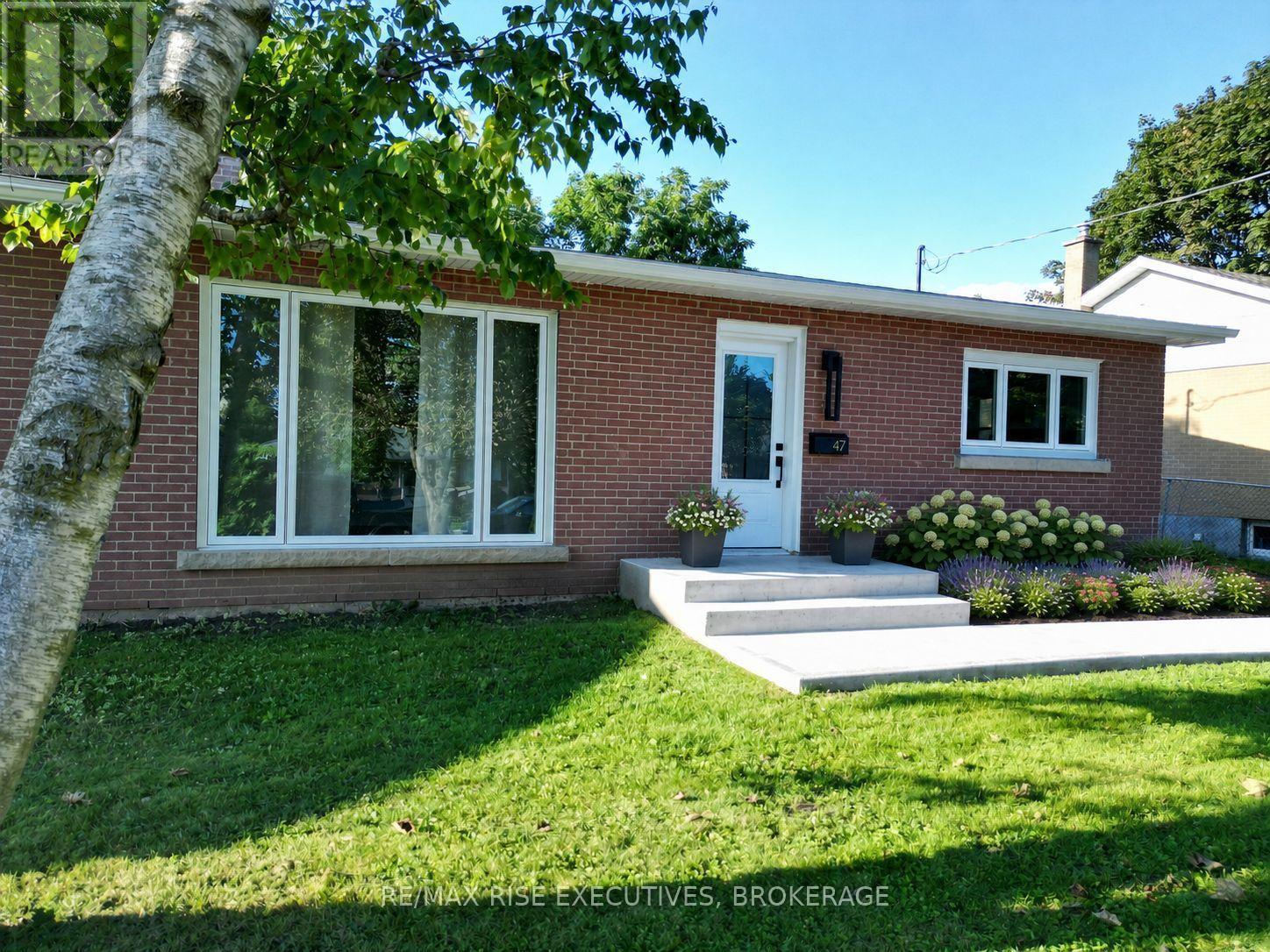 47 HENRY CRESCENT - 19