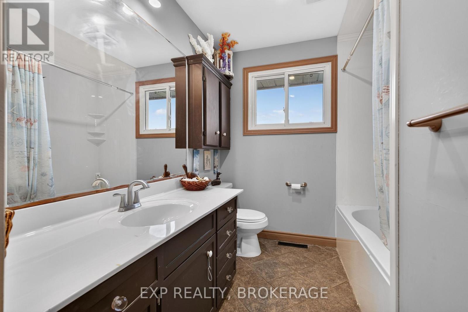 1664 WALLBRIDGE LOYALIST ROAD - 11