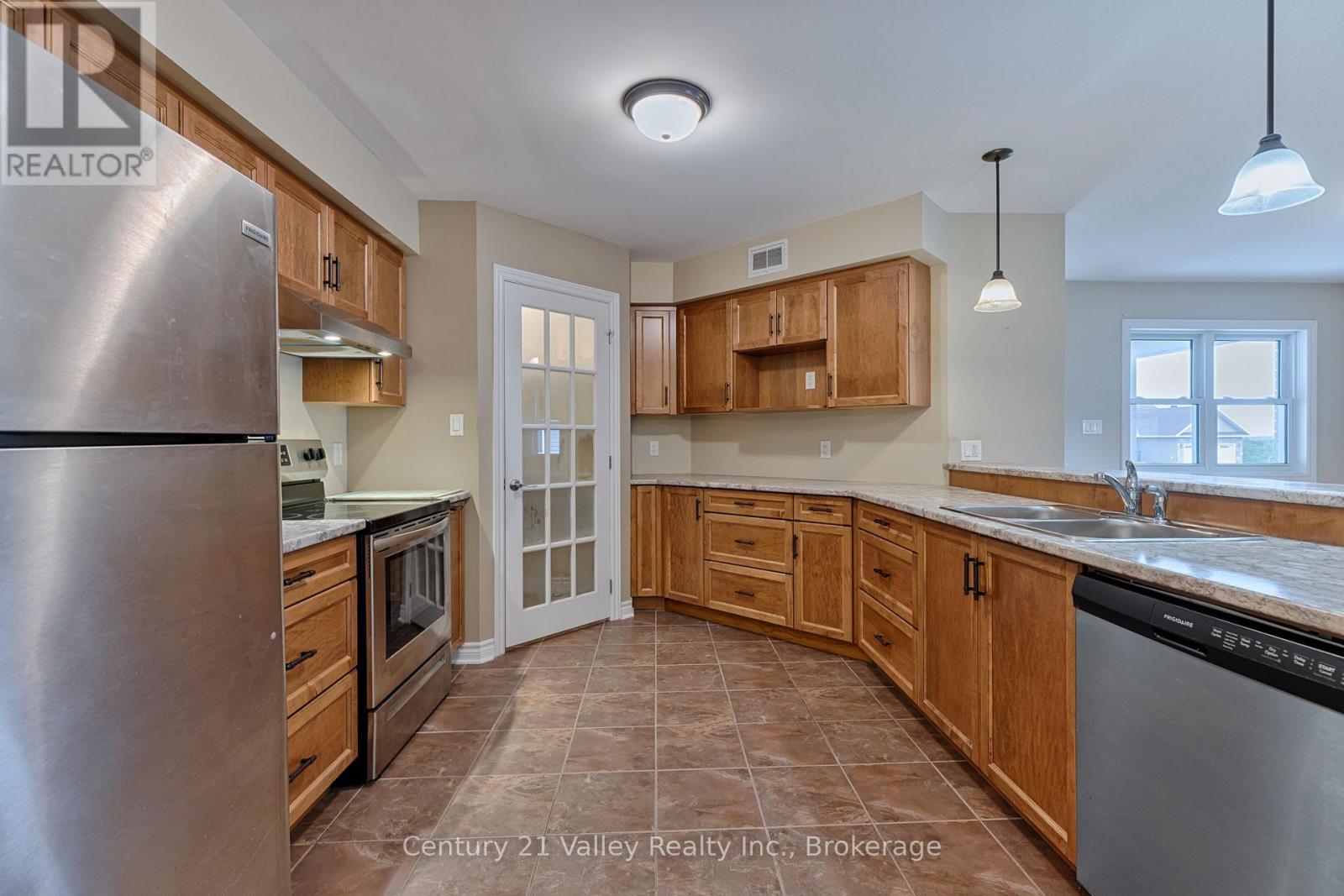 528B WELLINGTON STREET - 11