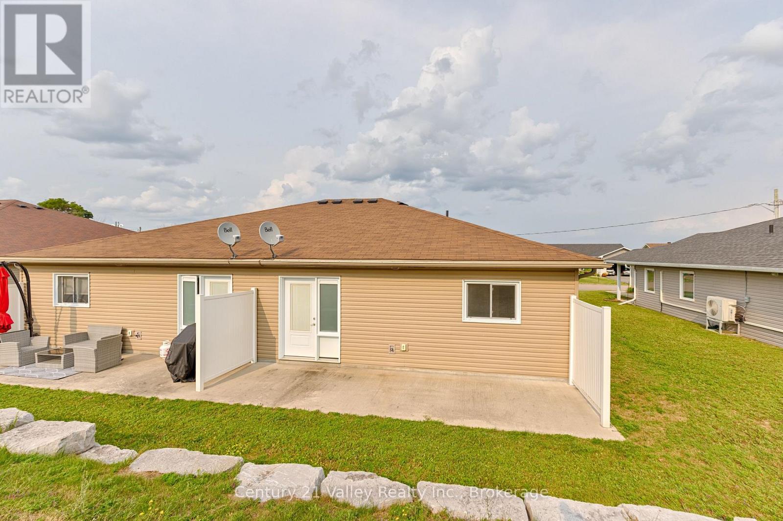 528B WELLINGTON STREET - 24