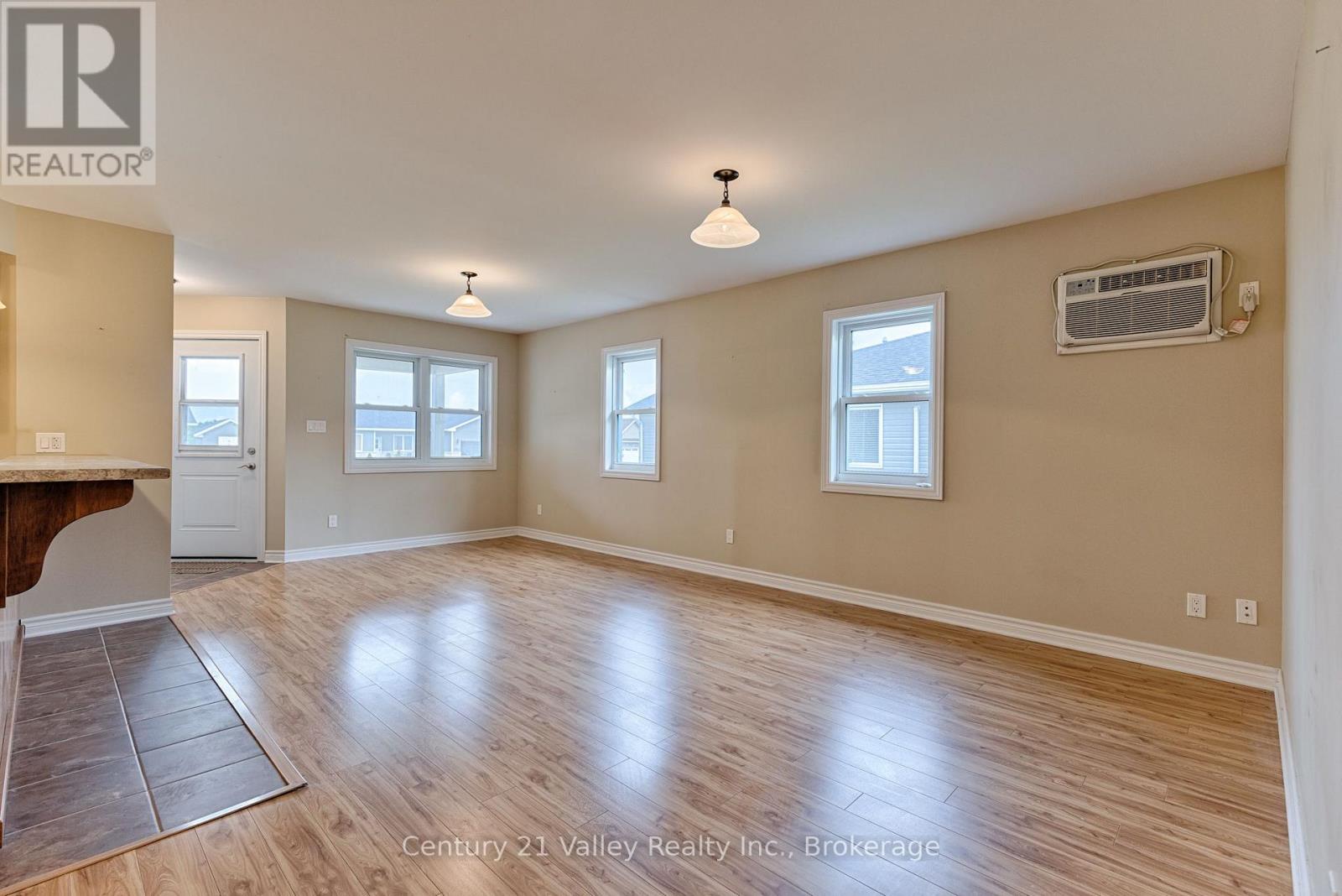 528B WELLINGTON STREET - 5
