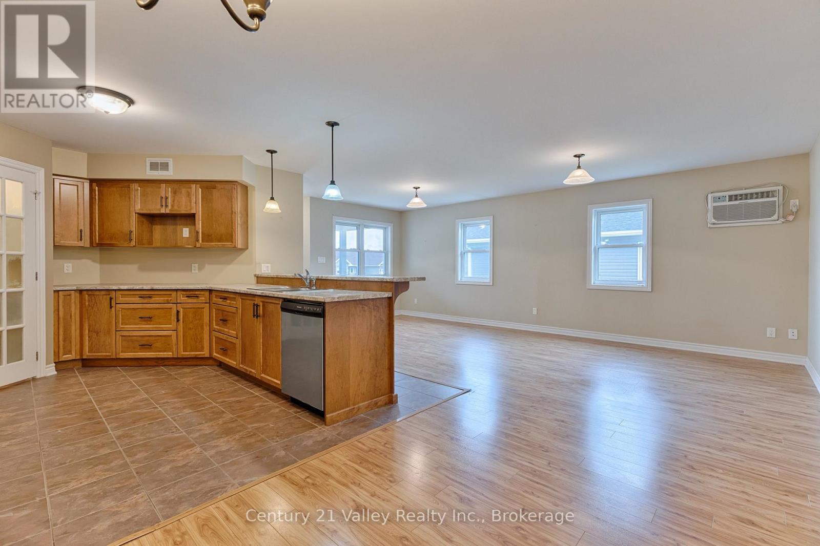 528B WELLINGTON STREET - 7