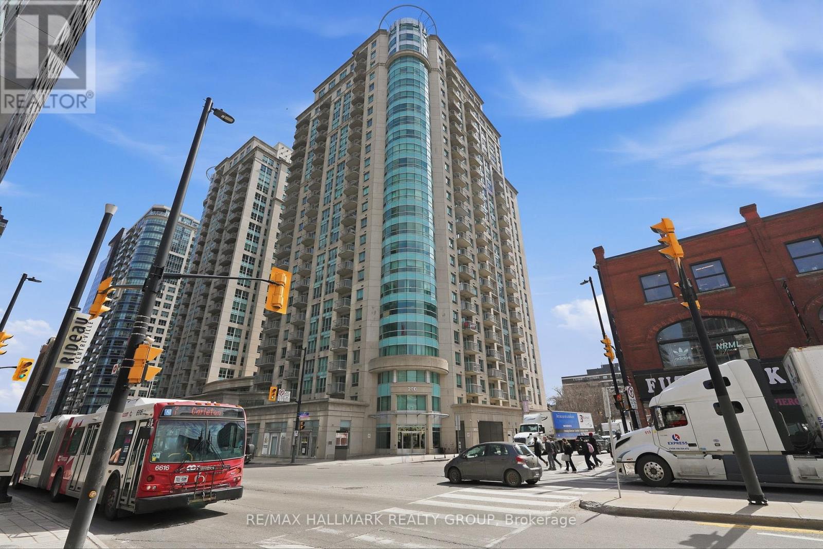 #809 200 RIDEAU STREET - 1