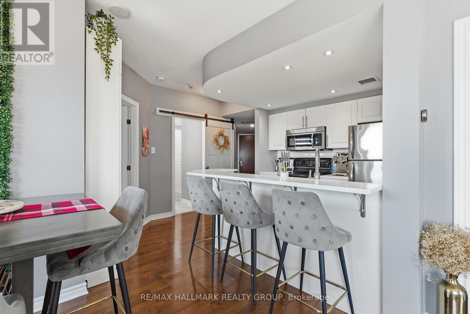 #809 200 RIDEAU STREET - 16