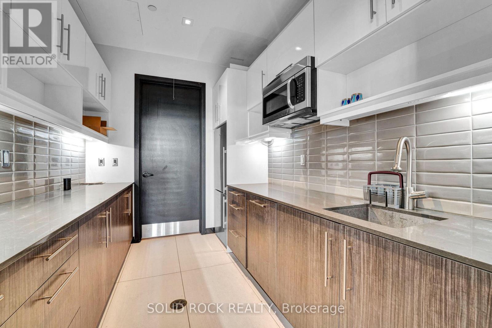 #309 255 BAY STREET - 21