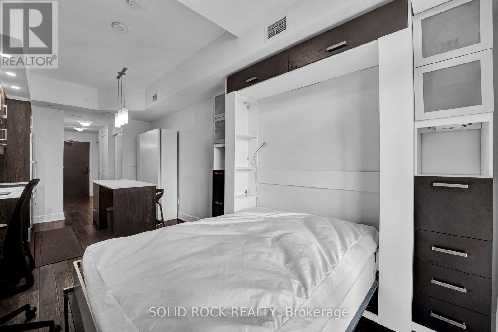 #309 255 BAY STREET - 40