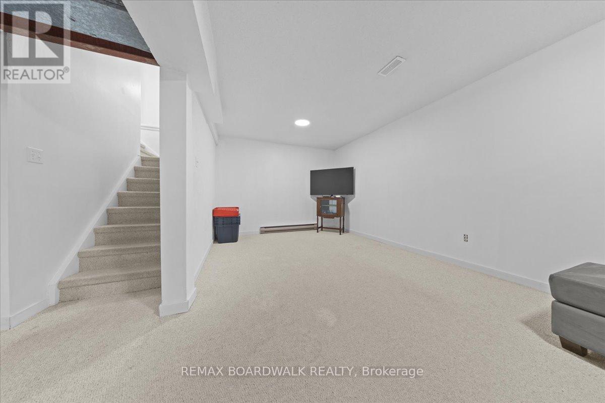 6584 LEGAULT STREET - Image 32