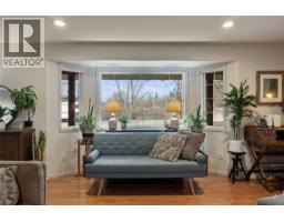 Living room - 3960 50 Street Ne, Salmon Arm, BC V1E1Y5 Photo 8