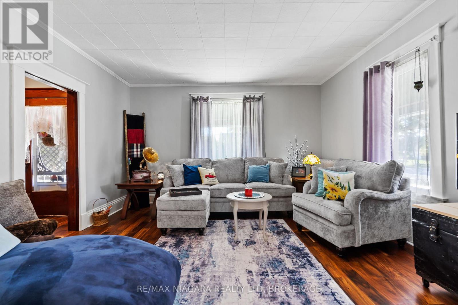 11562 LAKESHORE ROAD - 32