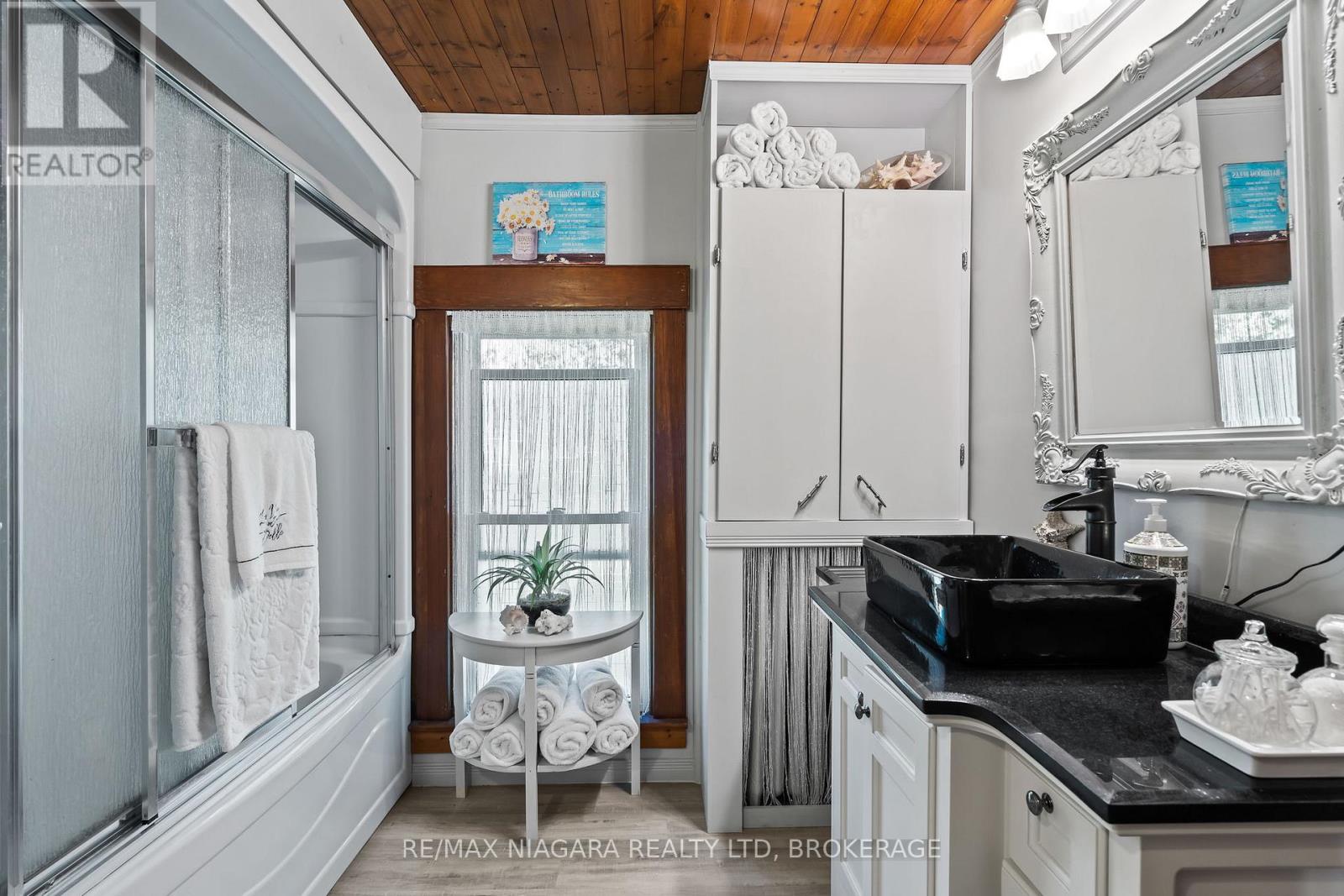 11562 LAKESHORE ROAD - 42