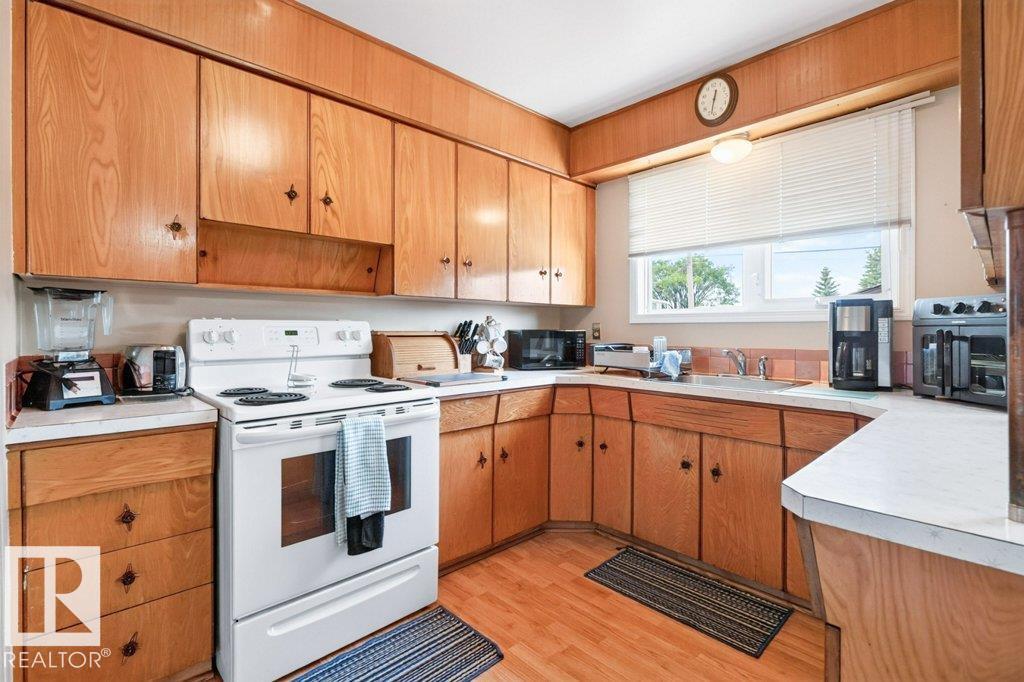 13526 91 ST NW - 9