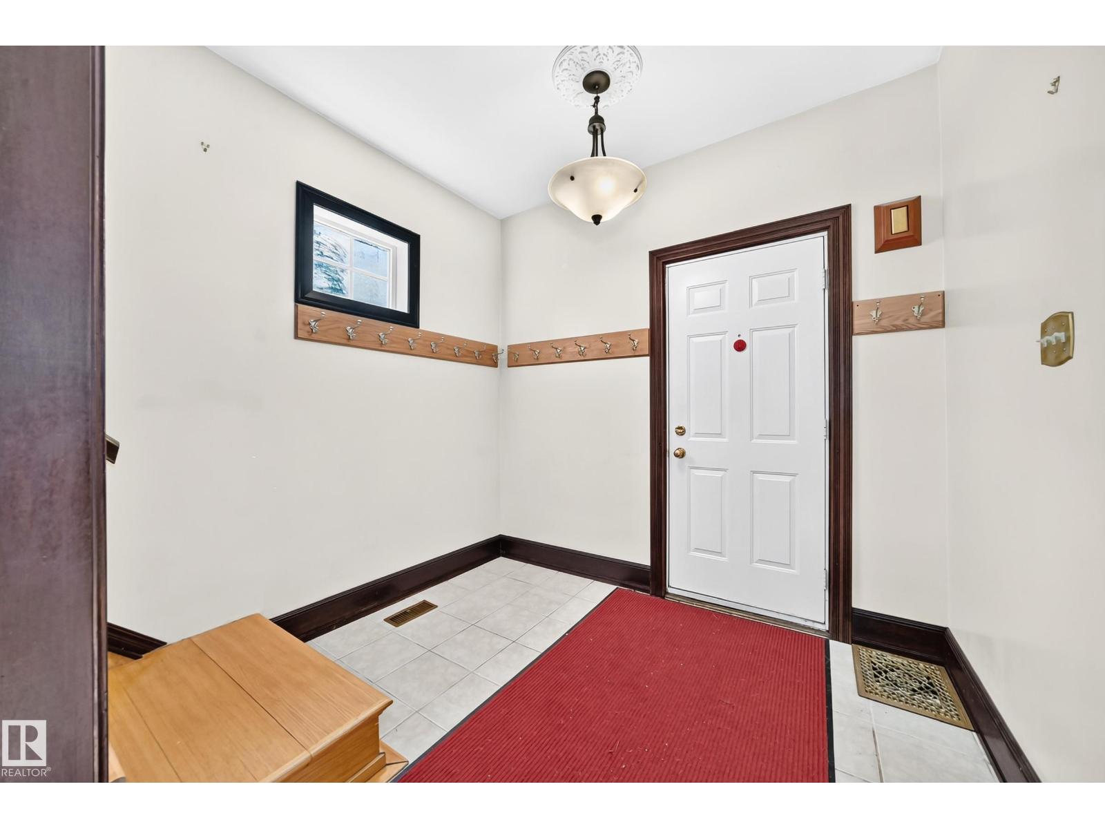 10918 81 Av NW photo 3 — MLS® E4505440