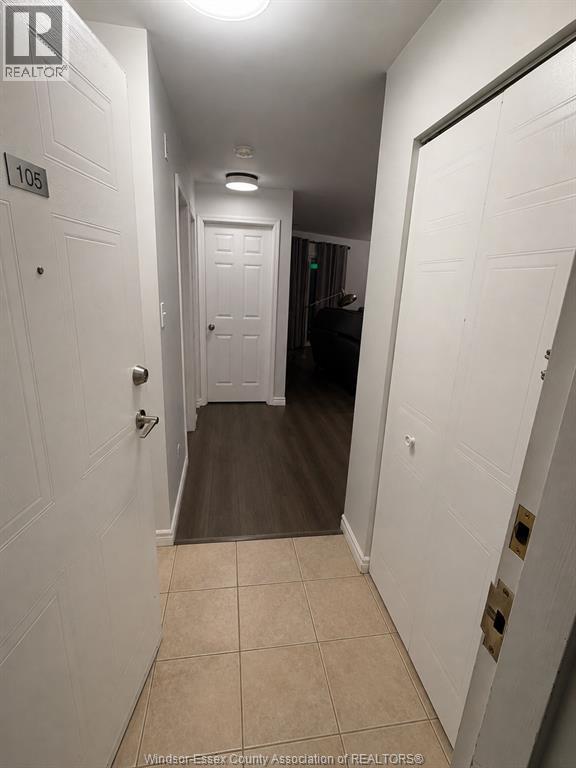 1535 GRAND MARAIS Road, Windsor, Ontario, N9E4W2, Windsor, Ontario — photo 4 of 5