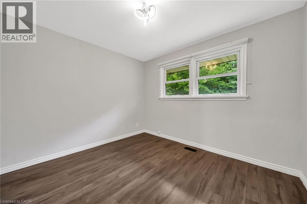 284 CEDAR Crescent - Image 26