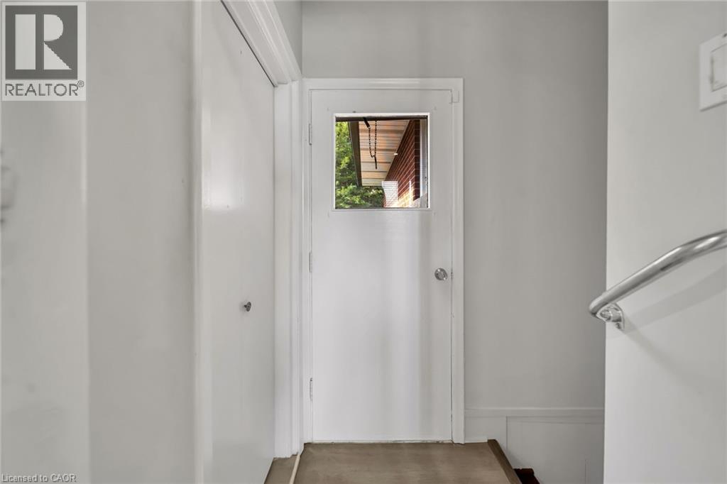 284 CEDAR Crescent - Image 28