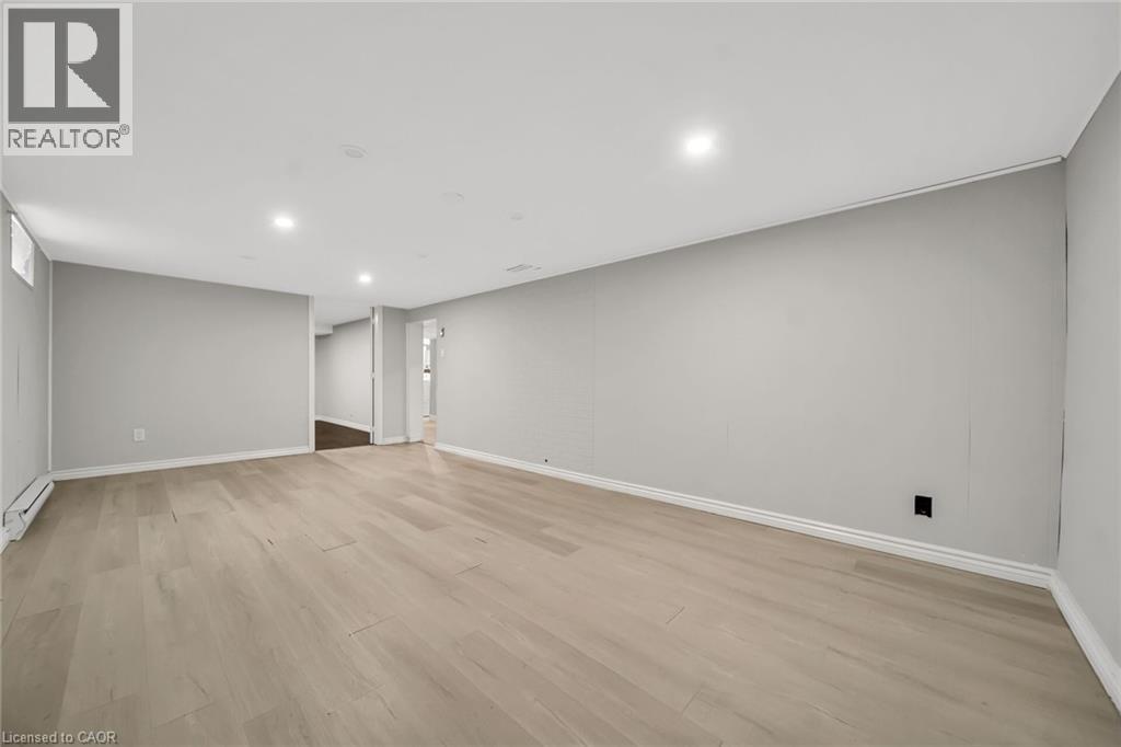 284 CEDAR Crescent - Image 36