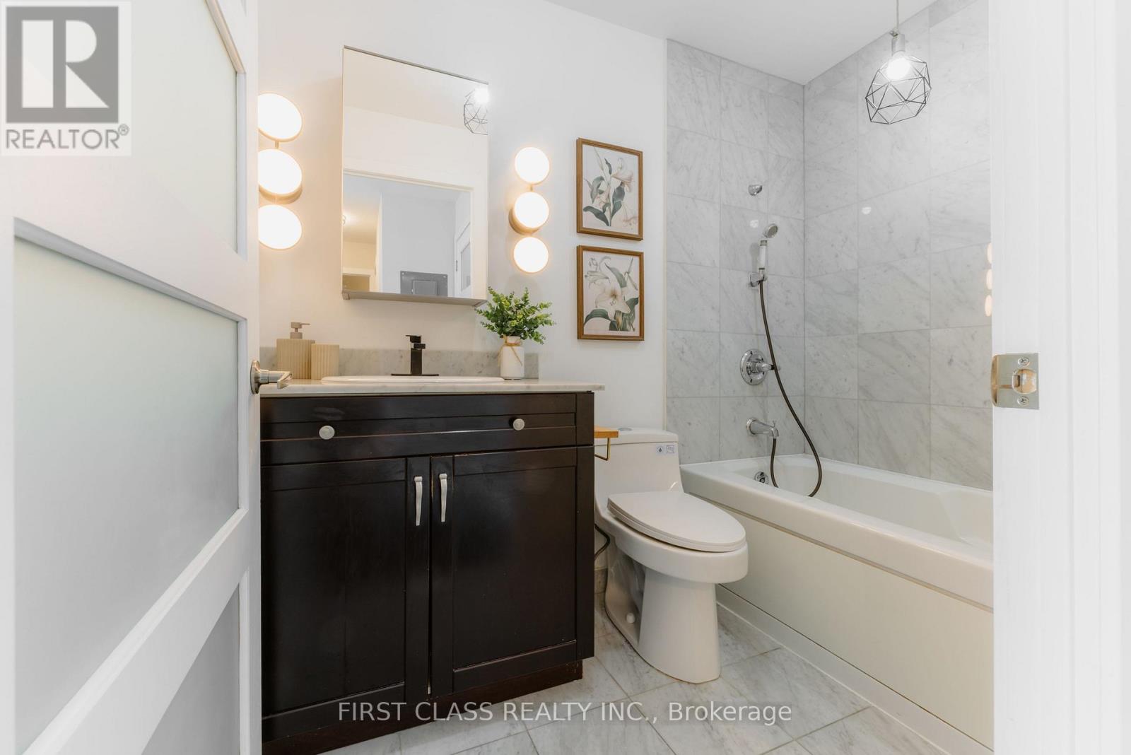 #305 30 CANTERBURY PLACE - 17
