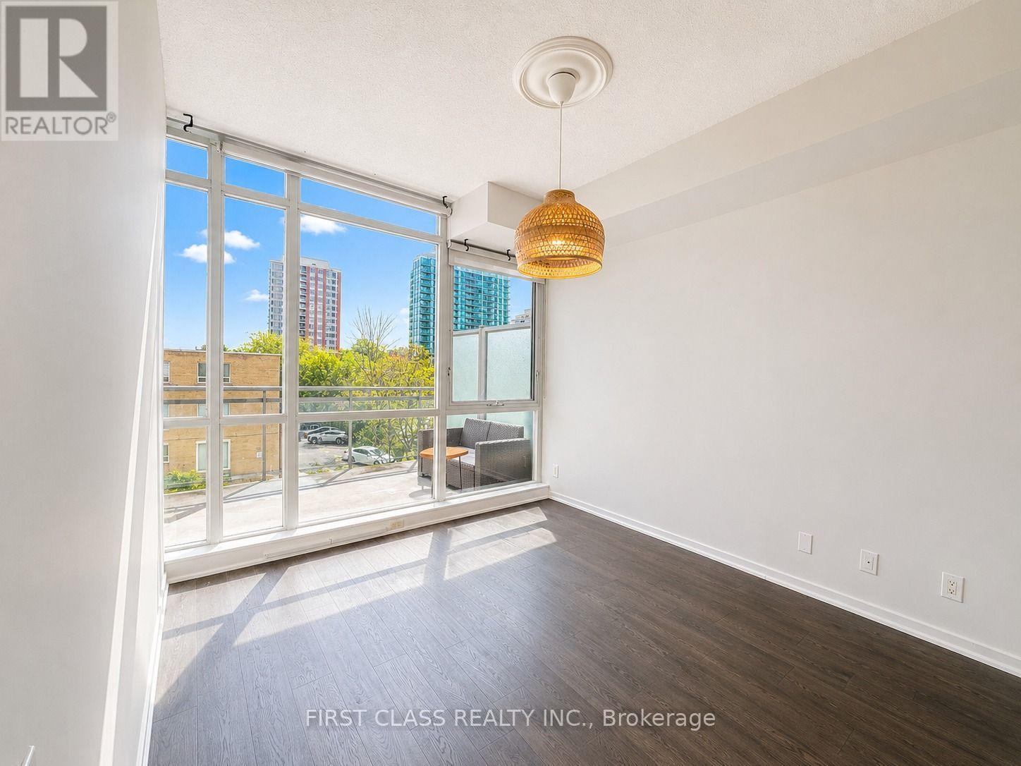#305 30 CANTERBURY PLACE - 8