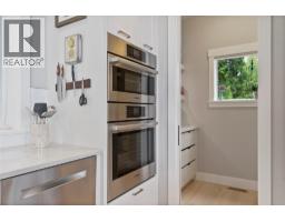 Kitchen - 4125 Eagle Bay Road, Eagle Bay, BC V0E1T0 Photo 9