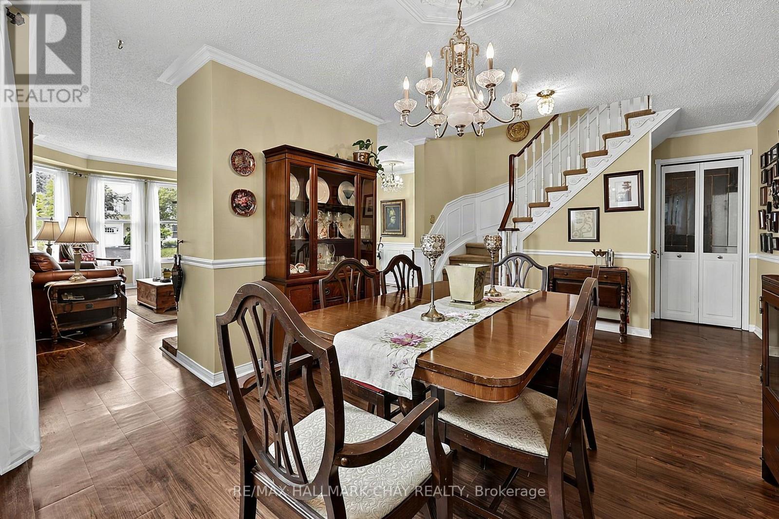 1034 LINDEN STREET - 11