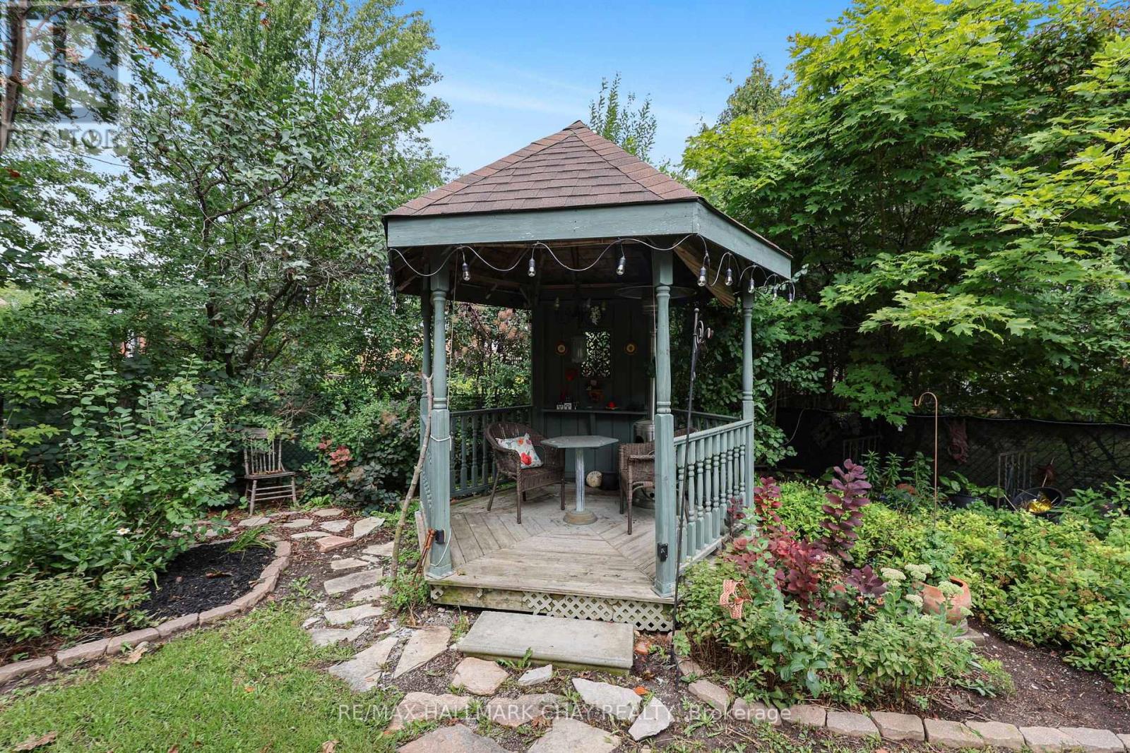 1034 LINDEN STREET - Image 29