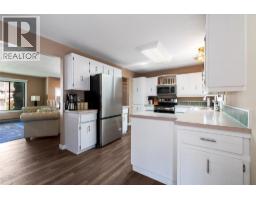 Living room - 713 Hemlock Crescent S, Sicamous, BC V0E2V1 Photo 9
