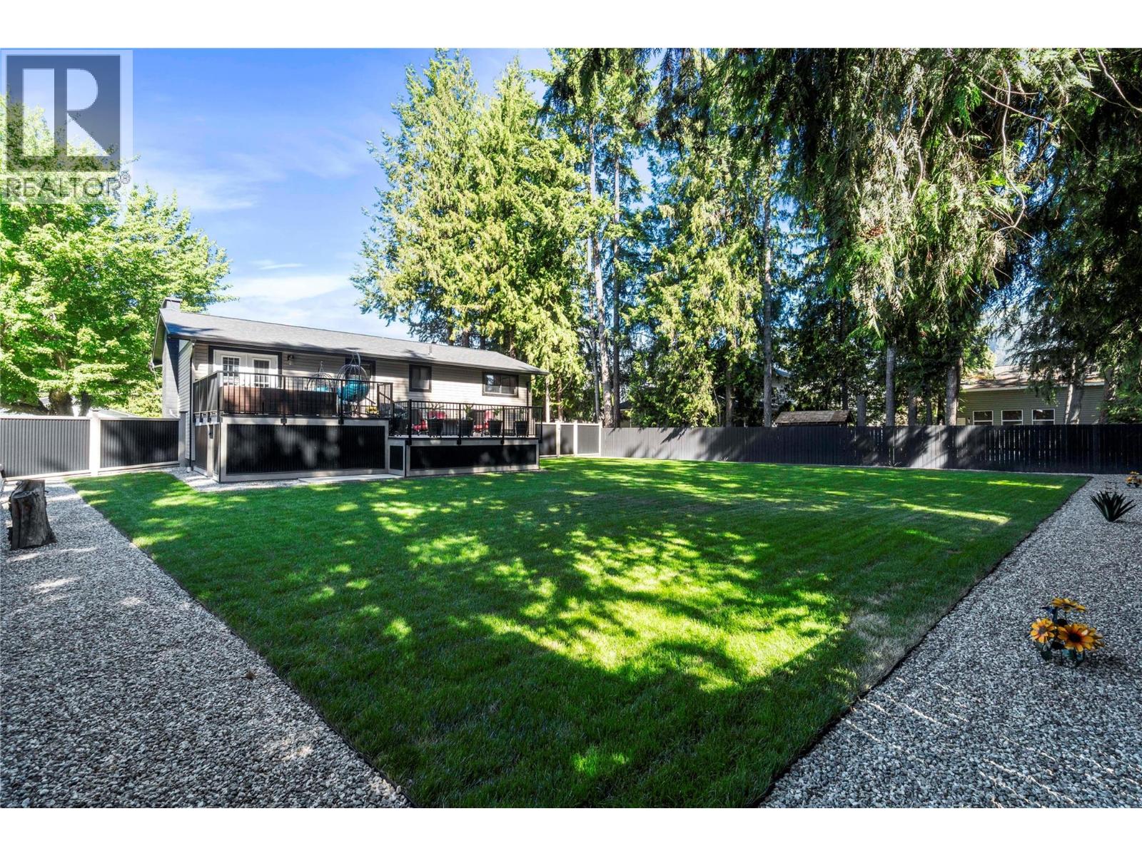 713 Hemlock Crescent S - Image 37