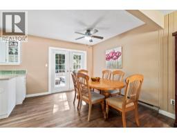 Kitchen - 713 Hemlock Crescent S, Sicamous, BC V0E2V1 Photo 11