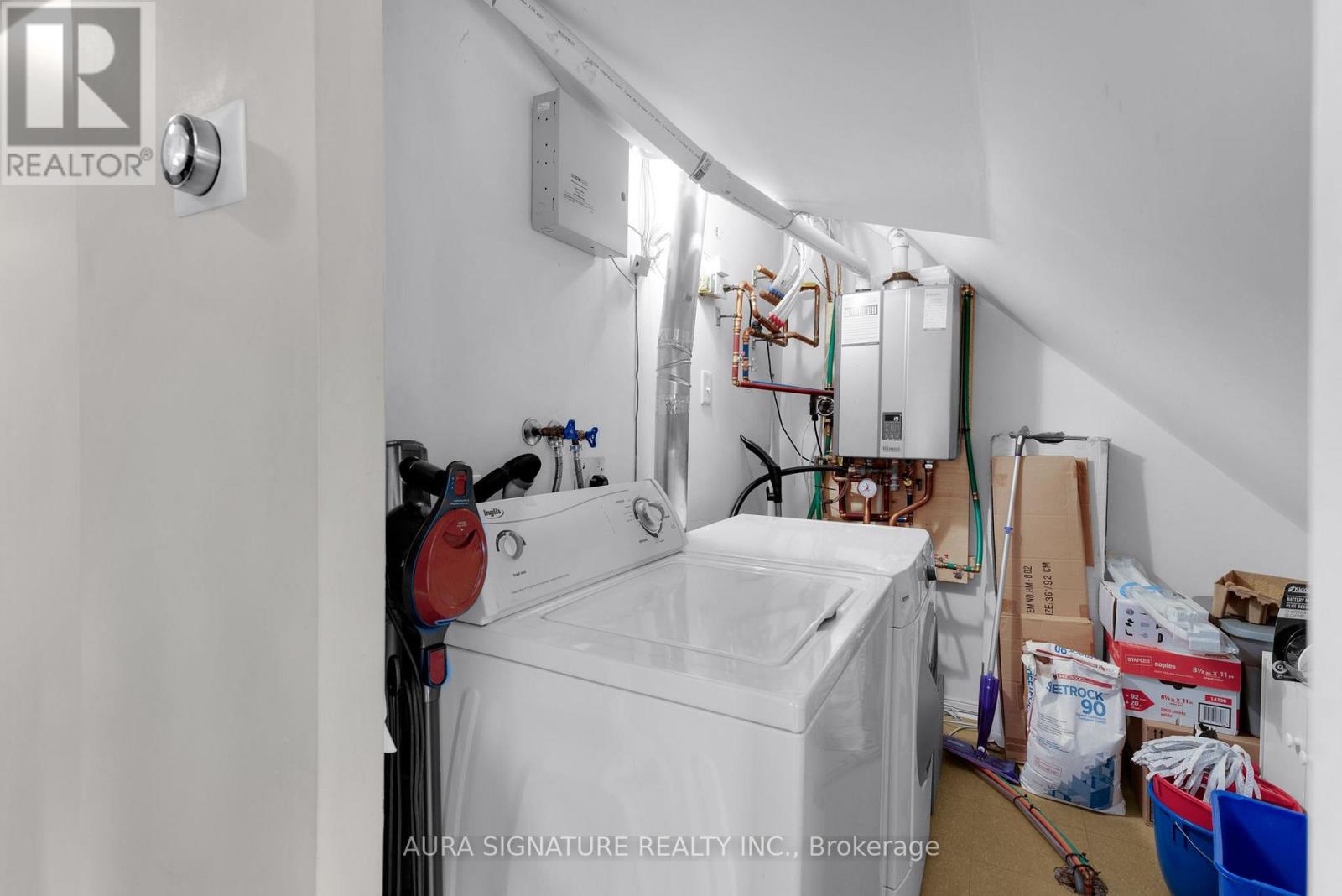 #2142 105 GEORGE APPLETON WAY N - 29