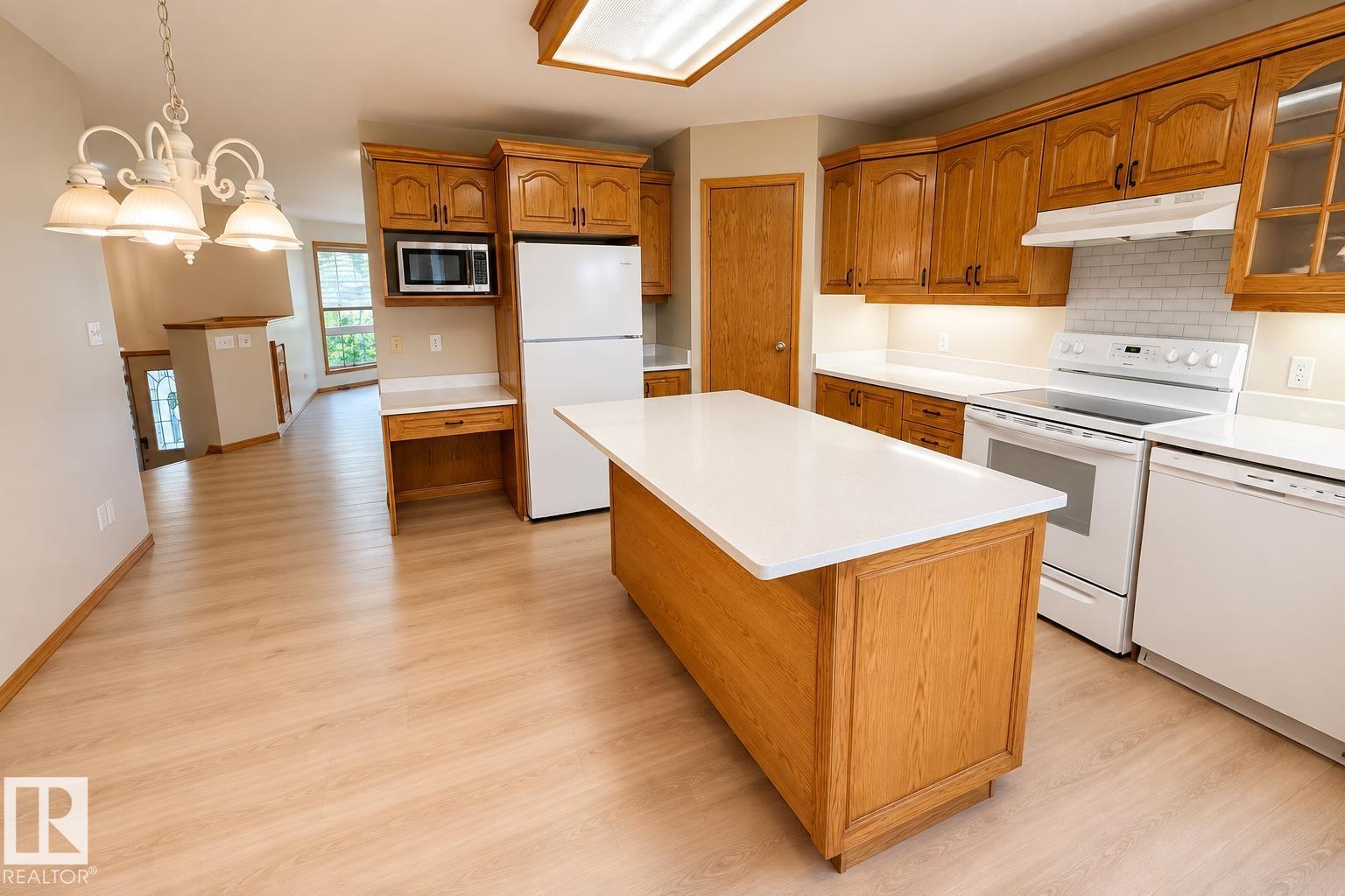 4204 43 AV - Image 3