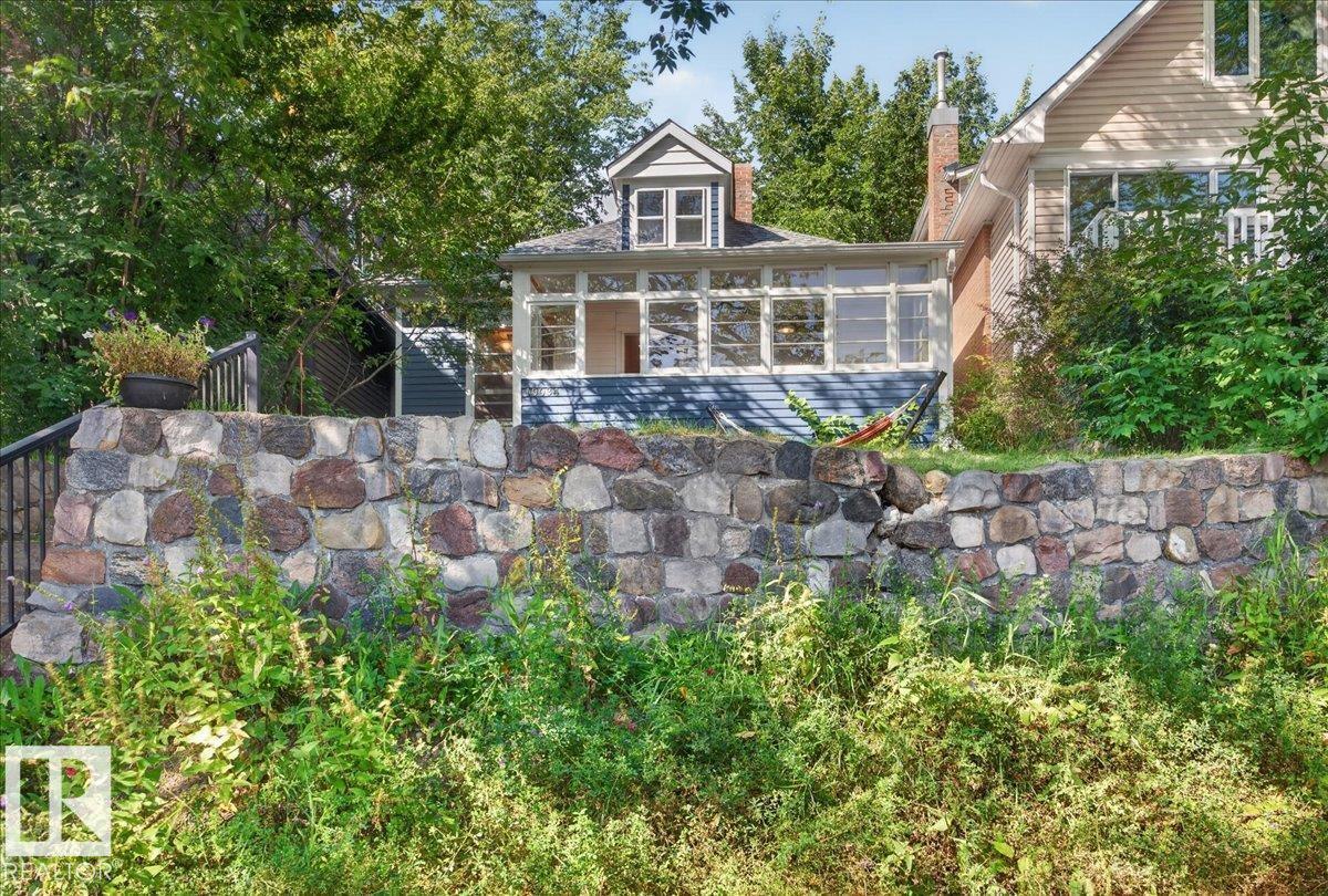 10034 94 St NW photo 3 — MLS® E4505454