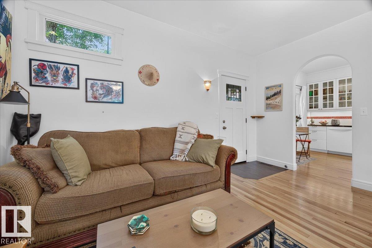 10034 94 ST NW - 17