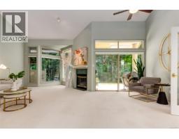 816 Lakes Blvd, French Creek, BC V9P2P8 Photo 12