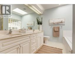 816 Lakes Blvd, French Creek, BC V9P2P8 Photo 33