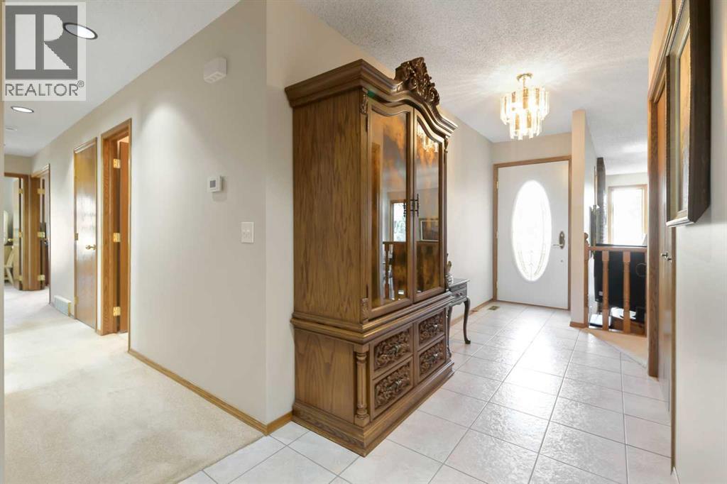 308 Canniff Place SW, Canyon Meadows, Calgary photo 3