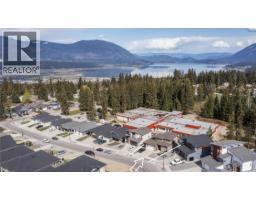 Living room - 2181 14 Avenue Se, Salmon Arm, BC V1E2N2 Photo 6