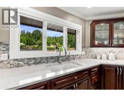 Kitchen - 3886 Parri Road, Sorrento, BC V0E2W1 Photo 13