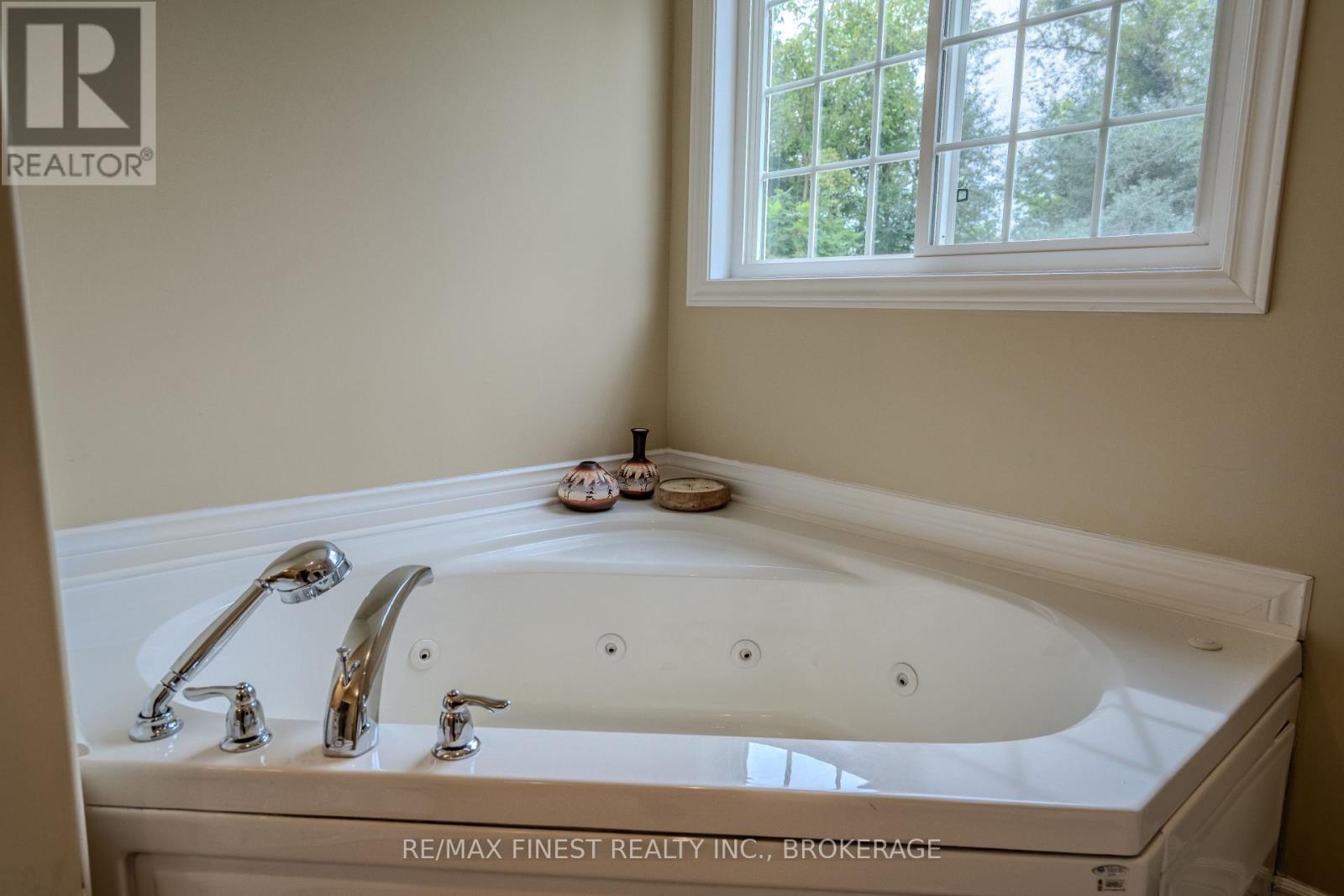 695 WESTPORT ROAD - Image 19