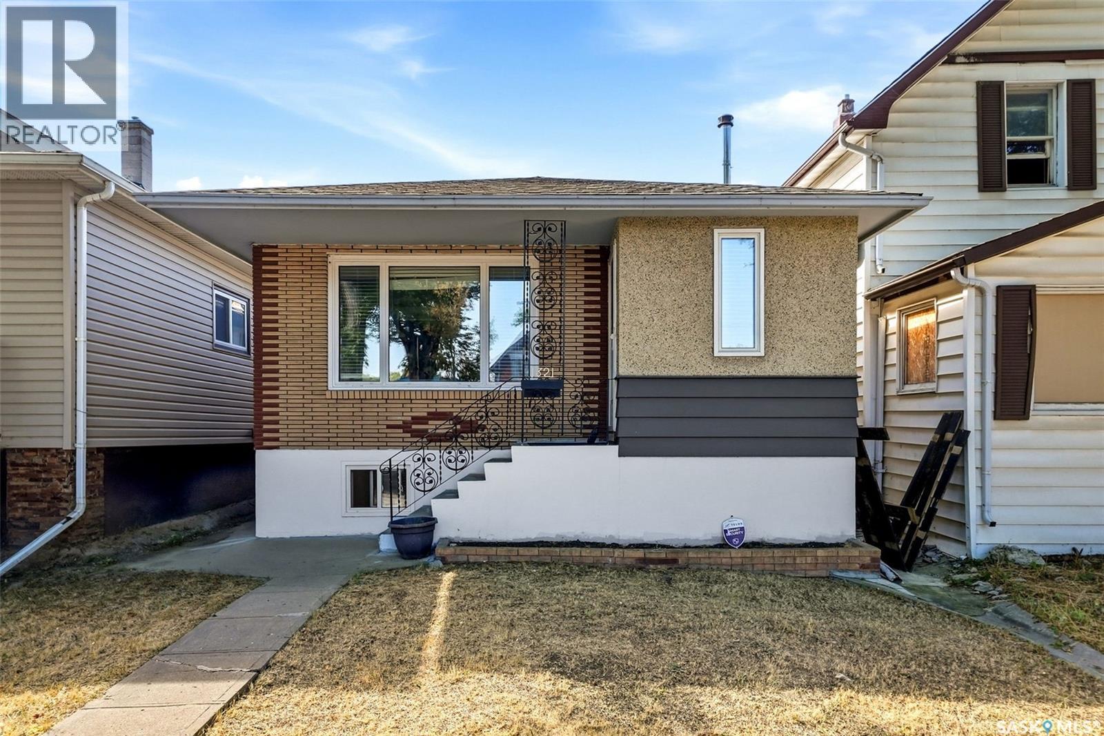 1321 Victoria AVENUE - 1