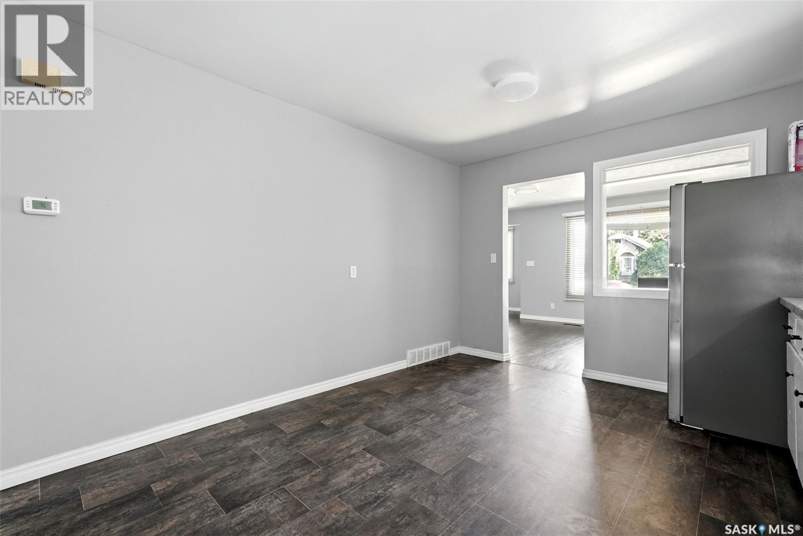 1321 Victoria AVENUE - 10