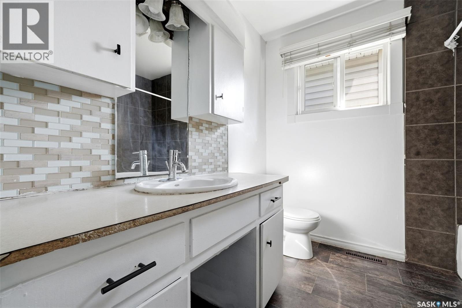 1321 Victoria AVENUE - Image 13