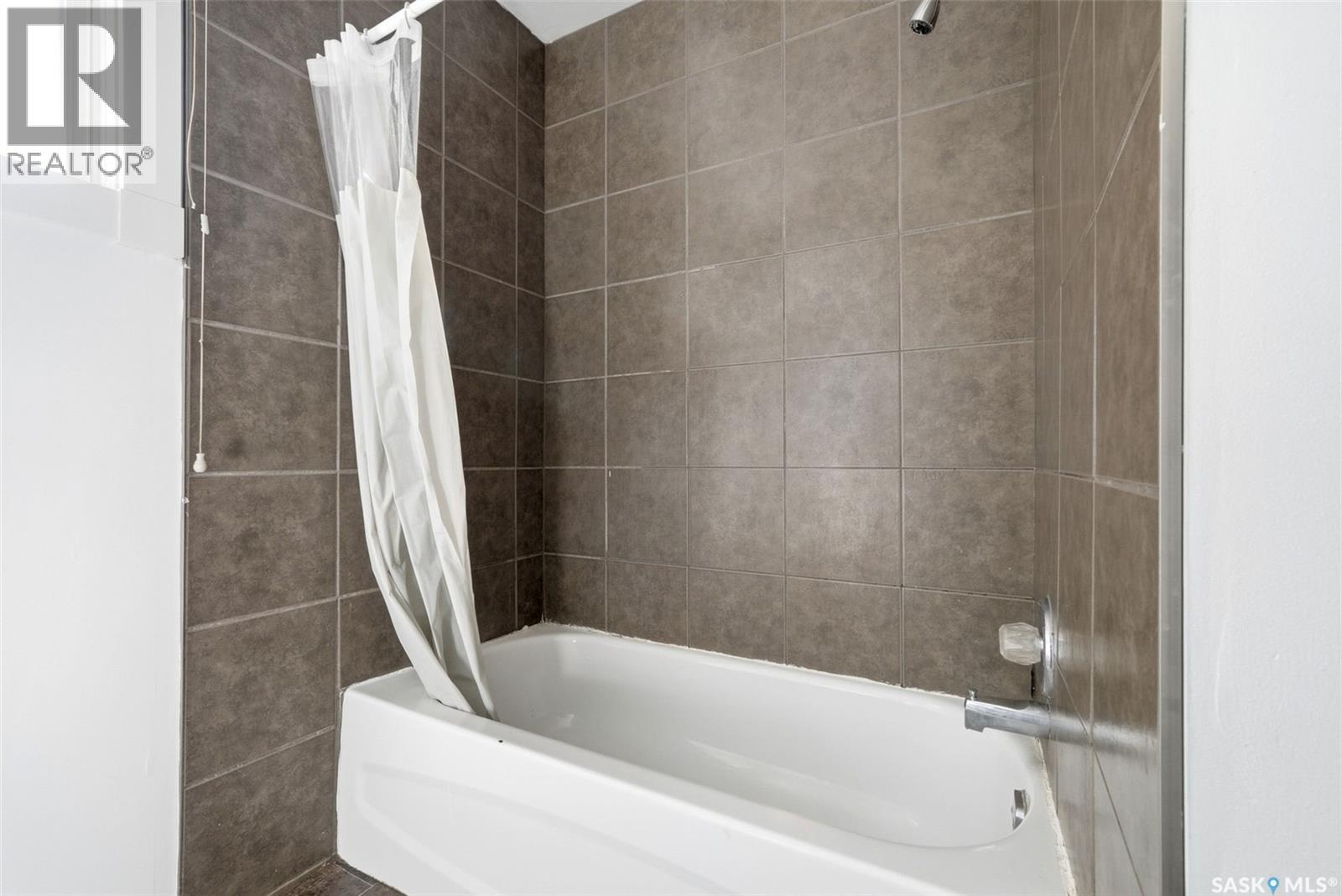 1321 Victoria AVENUE - Image 14